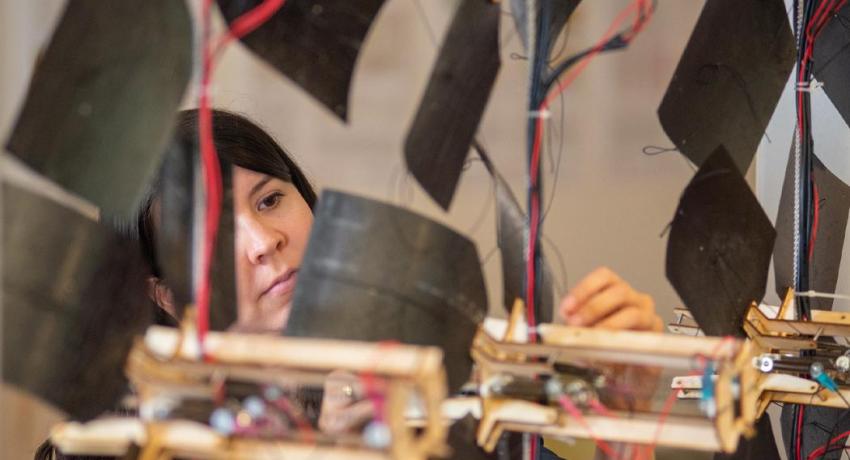 Woman adjusts adaptive screens in lab experiment